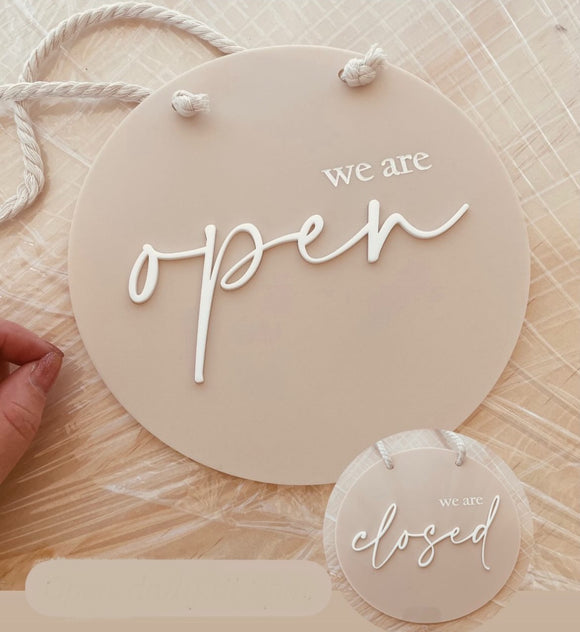 Open/Closed door signage
