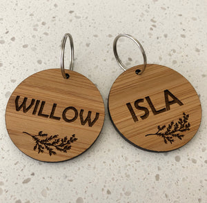 Keyring engraved with name/floral